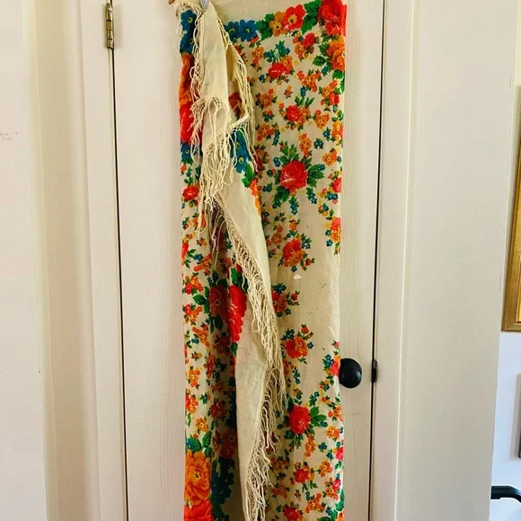 VTG Huge 60s floral folk fringe wool scarf festival cottagecore grannycore shawl - Picture 2 of 10